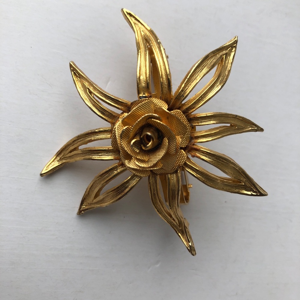 Vintage Gold Tone Floral Brooks Scarf Pin